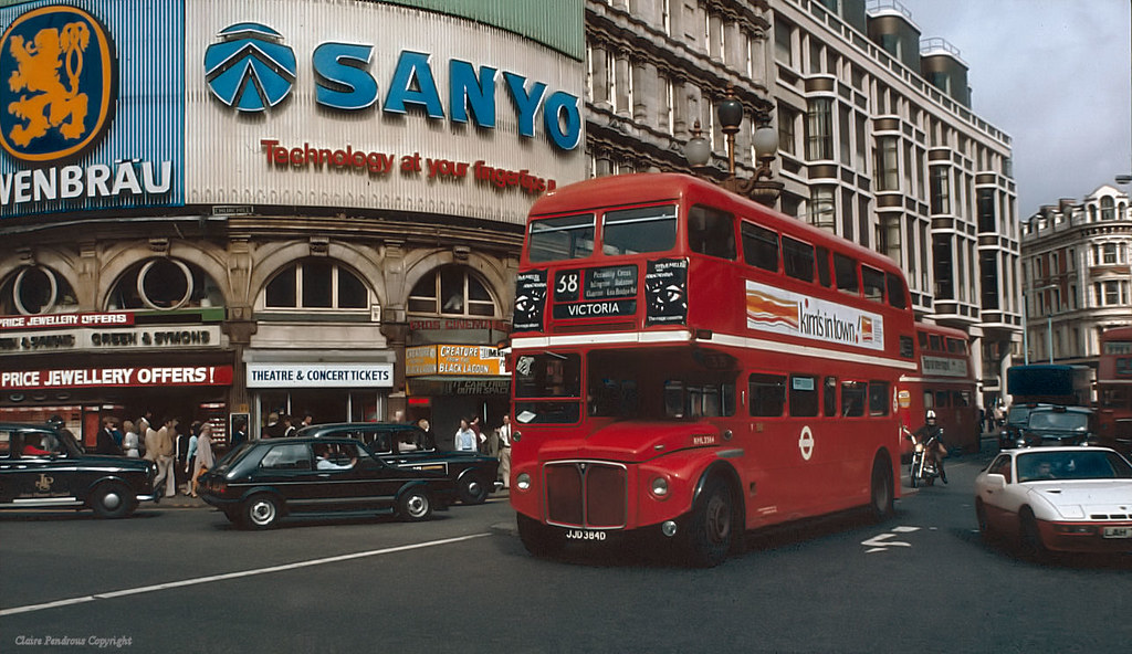 Piccadilly Circus, Central London, 1982 | A picture of Picca… | Flickr