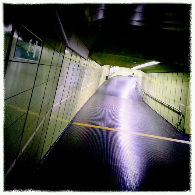 Into den Tunnel