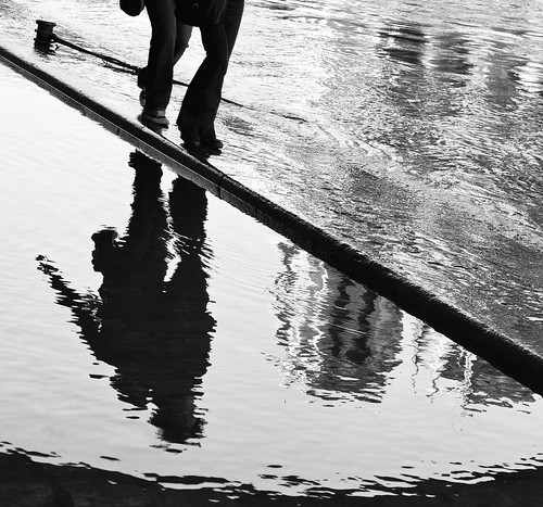 ~ balancing act ~ tour d'adresse ~ | .... between the Seine … | Flickr