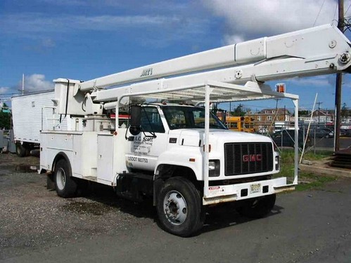 Bucket Truck | by oitlozon