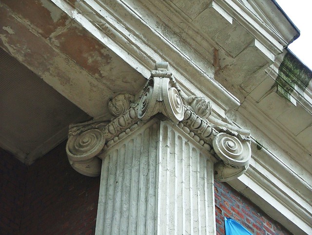 Belfast- May Street- Cooke Memorial Presbyterian Church (WILLIAM SMITH) c.1829- column capital- DSCF4869