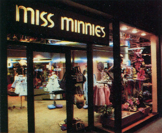Miss Minnie's at the Disneyland Hotel, 1983 | Tom Simpson | Flickr