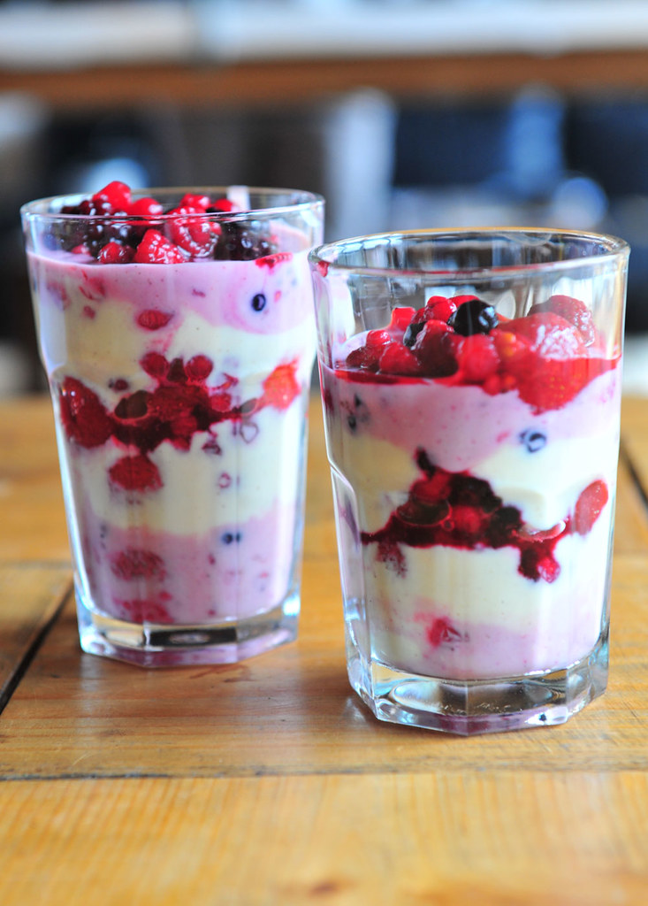 Vanille-Beeren-Joghurt | für den nachtisch habe ich einfach … | Flickr