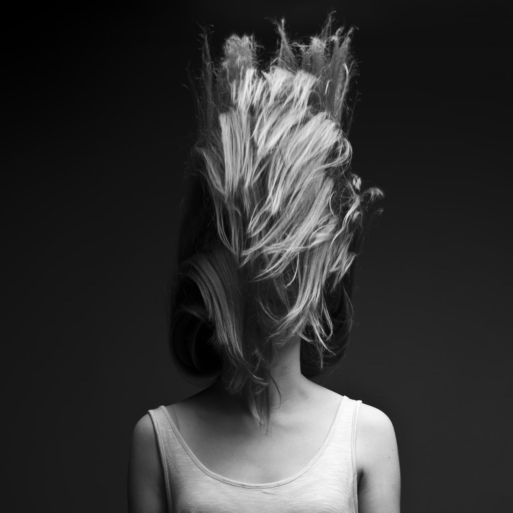 Прическа в дождь. Photo Art face. Черно белые волосы как называется