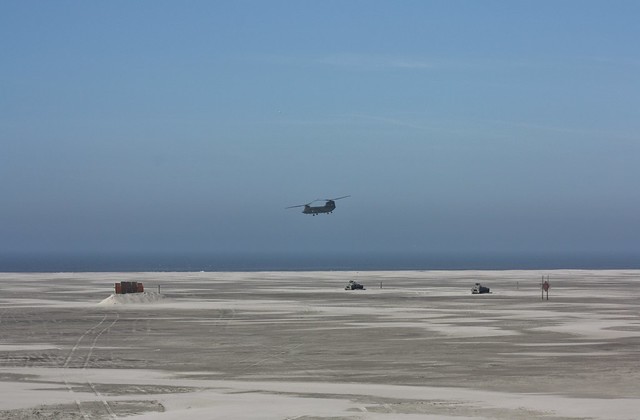 Vlieland - Vliehors - Oefening met Chinook helicopters