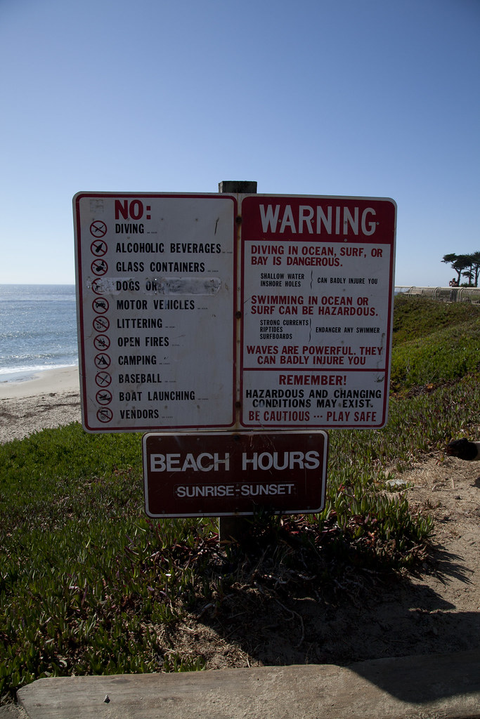 Santa Cruz Warning Sign | Ricardo Villanueva | Flickr