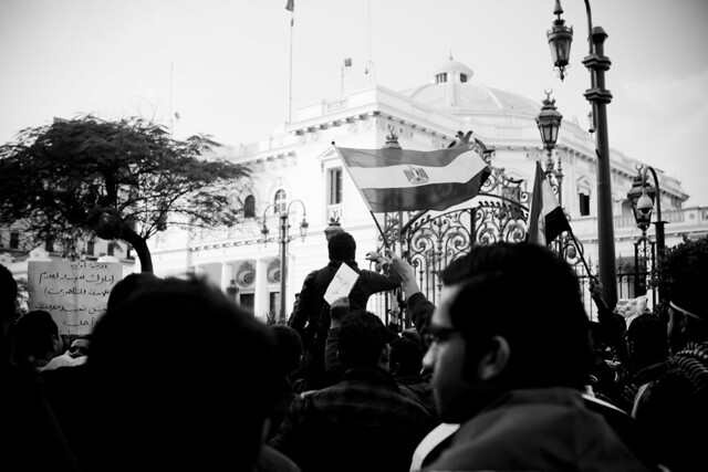 Revolutionaries besiege the parliament الثوار يحاصرون البرلمان