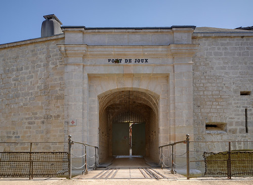 Fort de Joux | Fort de Joux entrée de la 5e enceinte (HDR). | Thomas ...