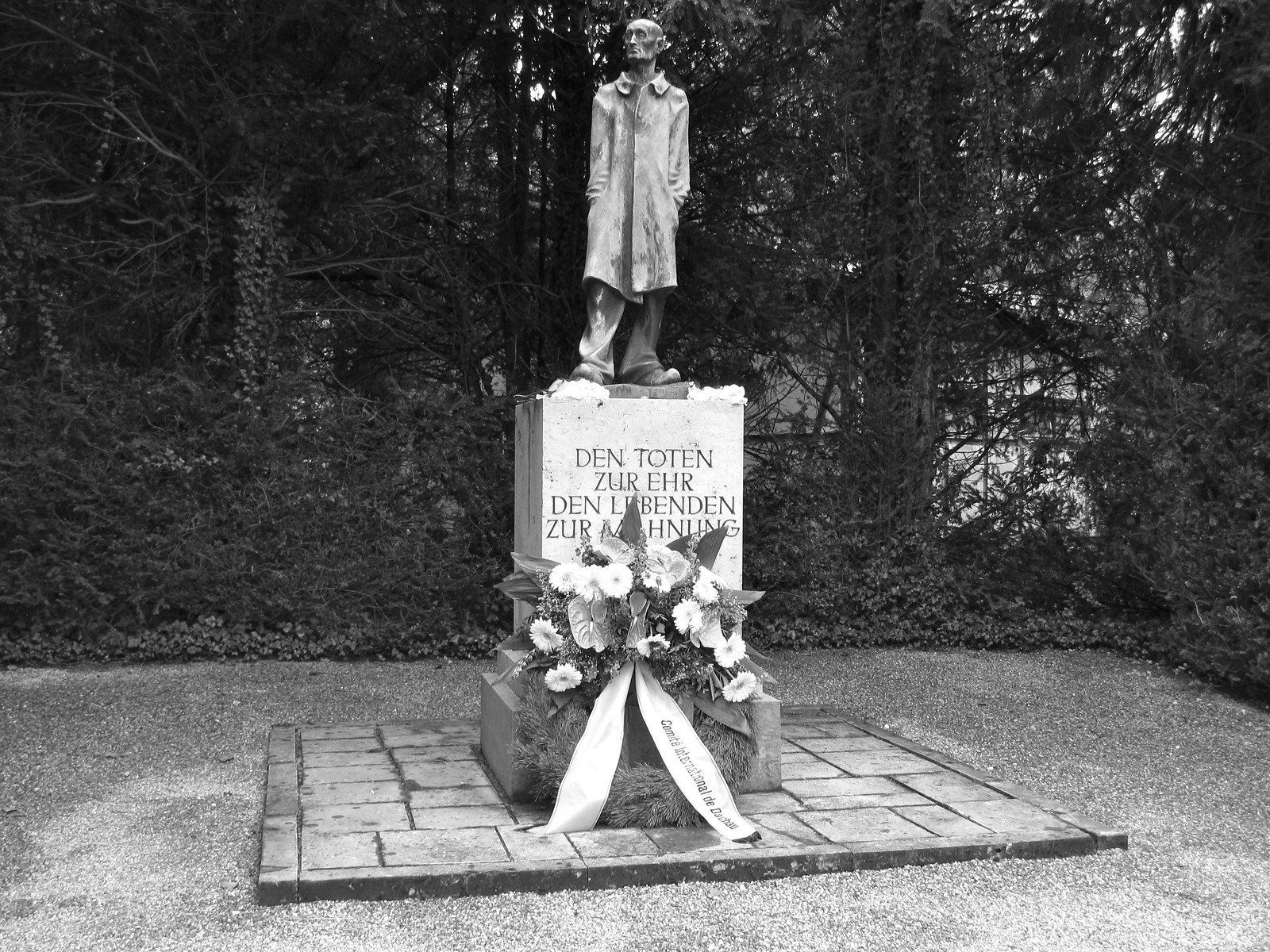 KZ-Gedenkstätte Dachau - Den Toten zur Ehr, den Lebenden zur Mahnung.
