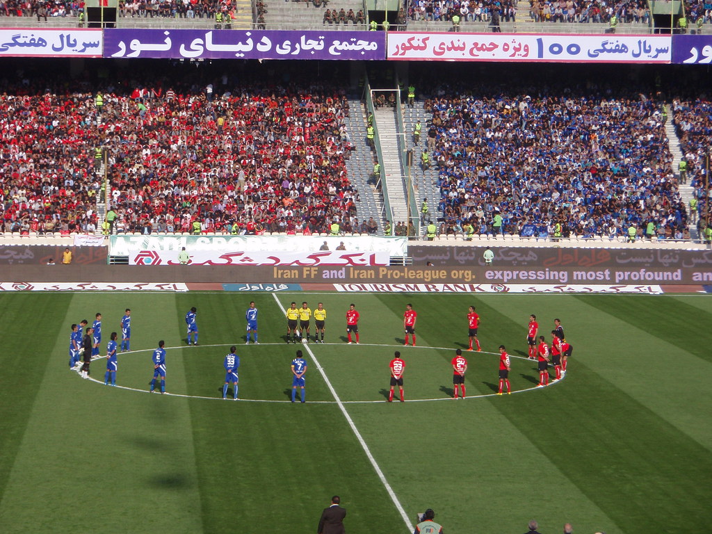 Iran Football01 イラン 3月30日 イランプロサッカーリーグ協会 スポーツ誌が アーザーディ スタジ Flickr