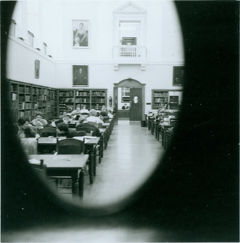 blackandwhite students interior library 50s peephole readingroom sweetbriarcollege