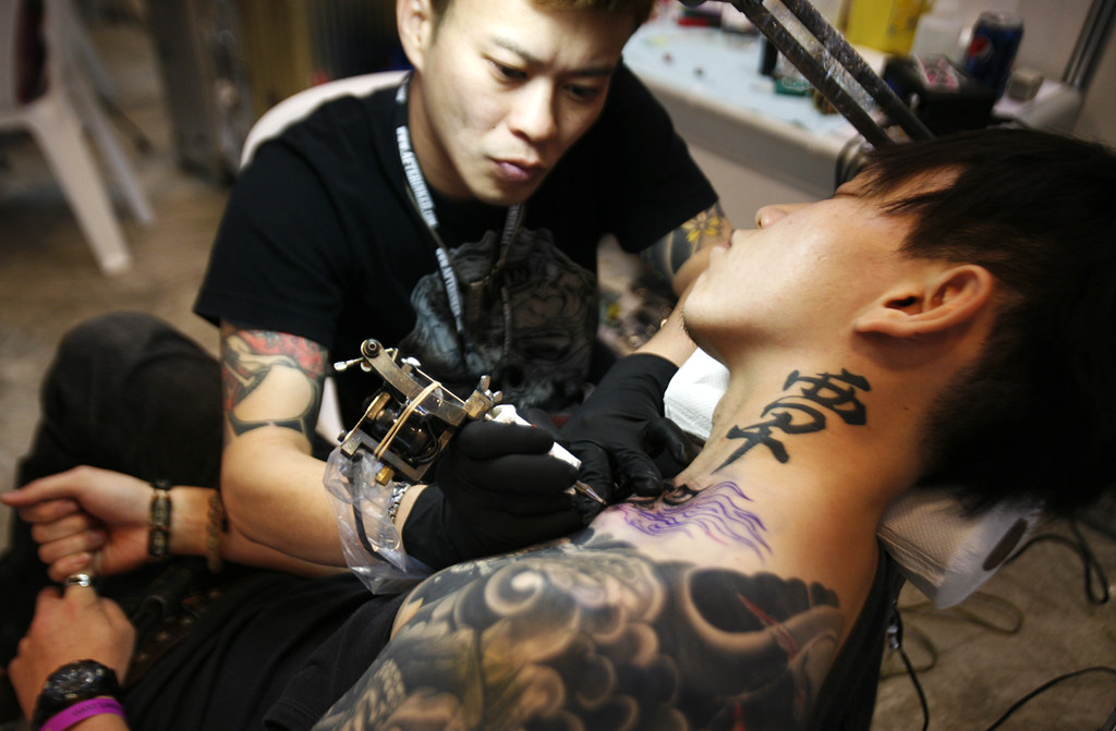 Singapore tattoo festival | A tattoo artist works a creation… | Flickr