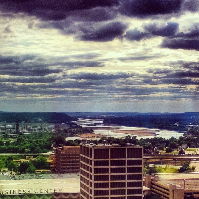 #best_skyshots #clouds #skyviewers #arkansasriver #tulsa #oneokplaza #downtowntulsa #oklahoma #snapseed
