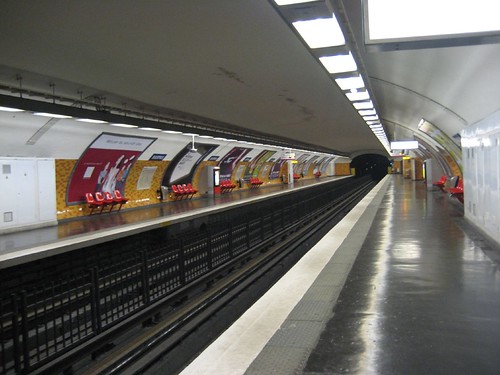 Raspail Metro Station no Flash
