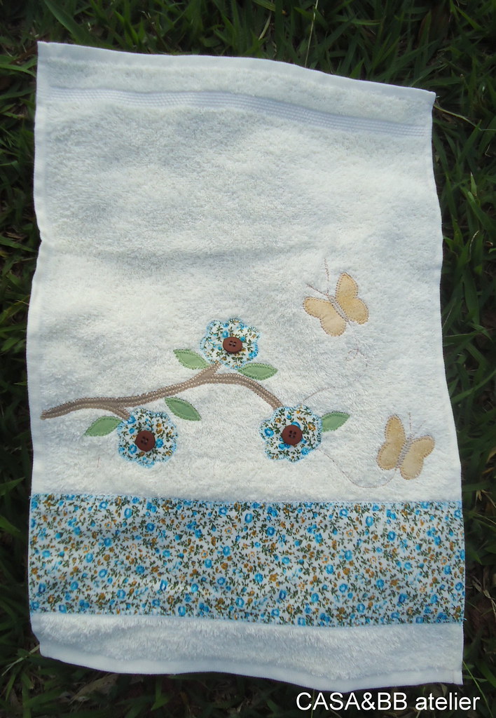 Toalha de Lavabo com aplicação em tecido