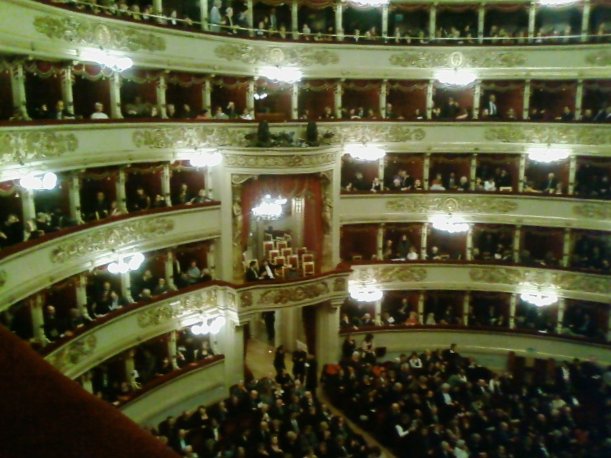 interno ... alla Scala by Preziosa 1 / Gabriella