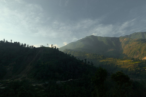 road city nepal landscape iso100 cityscape earlymorning selected kathmandu roadside diwali wakingup kathmanduvalley roadscape fromthebus ∞ ‒²⁄₃ev ef24mmf14liiusm ¹⁄₁₂₅₀secatf28