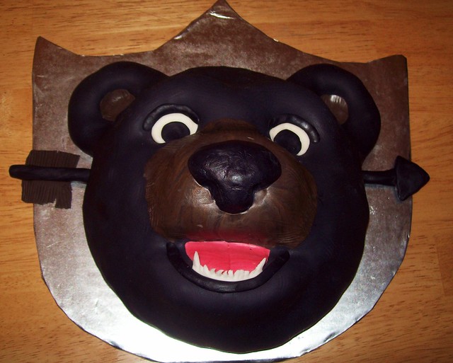 Bear arrow cake