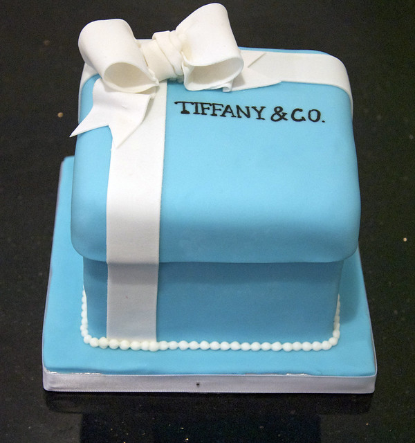 BC4087 - small tiffany box cake