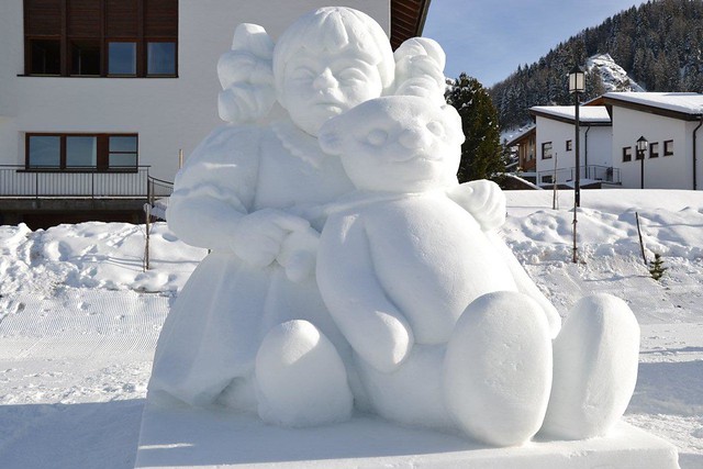 Sculture in neve in Val Gardena - Schneefiguren in Gröden
