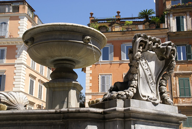 Rom, Piazza di  Santa Maria in Trastevere, Brunnen (fountain)