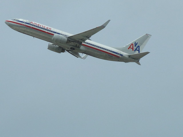 American Airlines Boeing 737 jet seconds after take-off from LAX