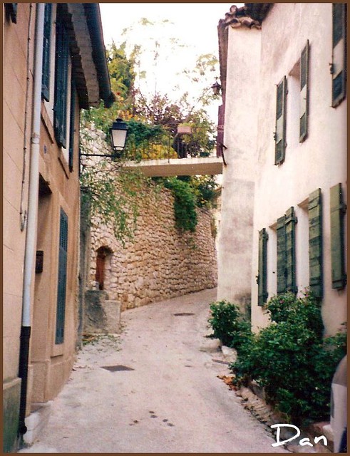 Une ruelle du Castellet (Var) --