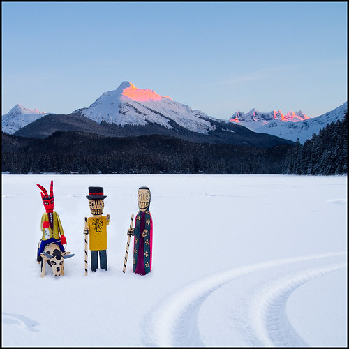 La Familia en Alaska by K Jurgens, ¡Hola amigas y amigos! You can see we are once again on the road, or more accurately, on the lake. K