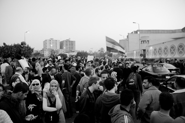 الثوار يتظاهرون أمام مقر أمن الدولة بمدينة نصر
