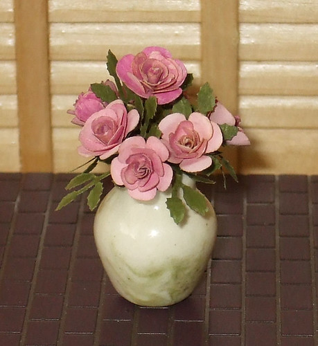 Pink Roses in Ceramic Vase | 1/12th scale miniature. I reall… | Flickr