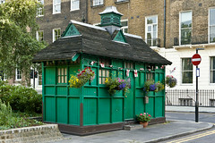 Holborn: Cabmen's shelter, Russell Square