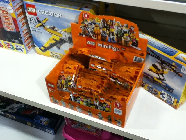 8804-0: LEGO Minifigures Series 4