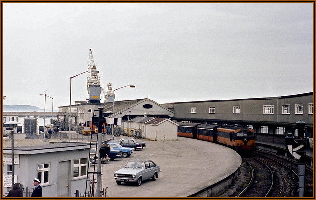 1978.05.26 182Q DUN LAOGHAIRE..221 on a boat train to dublin