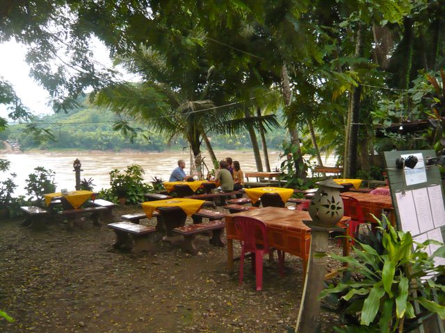 Restaurante a orillas del Mekong