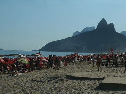 Grupo Matriz - Praias Abril 2011 | by Distribution by bicycle in Rio