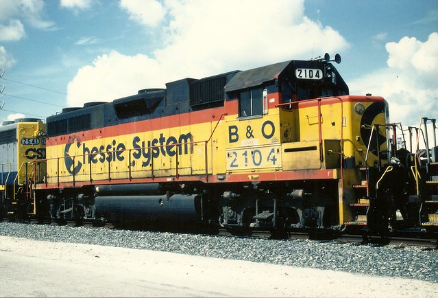 B&O0004 B&O GP38 No. 2104 in Chessie System yellow, in Miami, August 1995