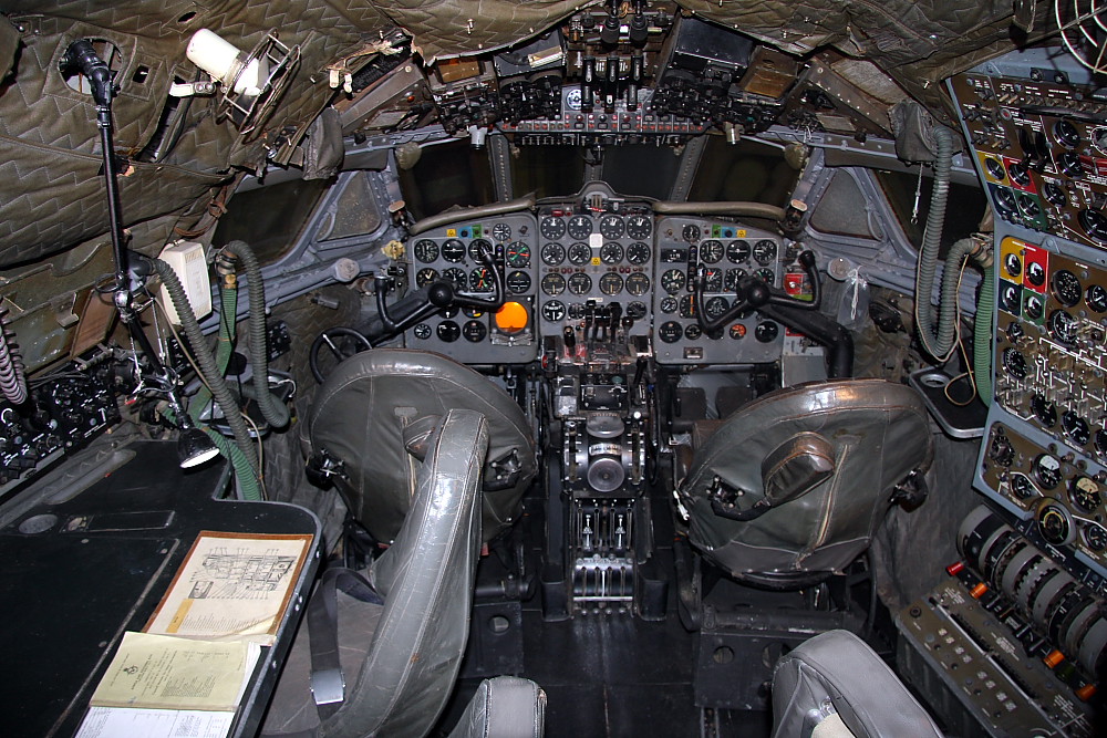 de Havilland Comet DH 106 Comet 4 G-APDB Cockpit, IWM Duxf… | Flickr