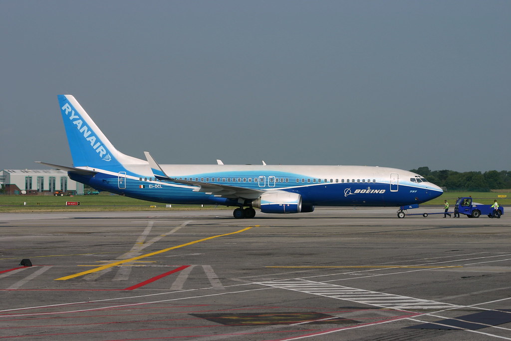 Dublin 20.7.2006 and RyanAir Boeing 737-8ASw EI-DCL
