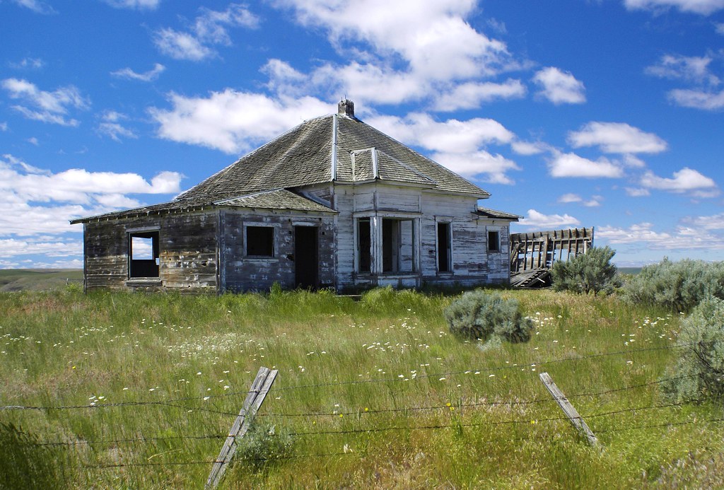 Amongst The Sagebrush | This abandoned house sits isolated o… | Flickr