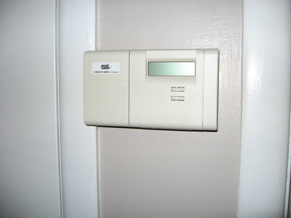 Furnace Thermostat: Old Thermostat
