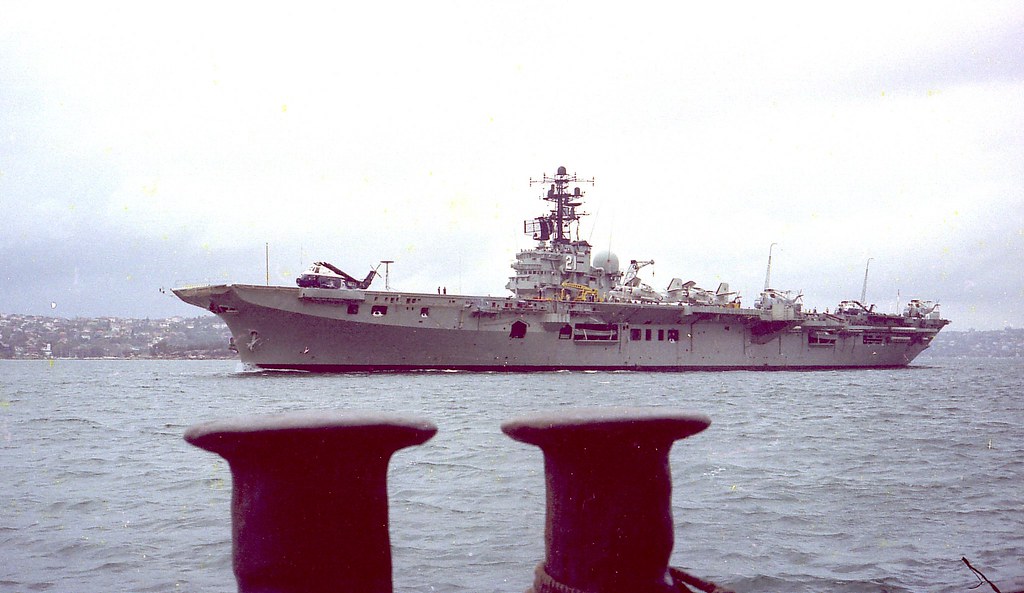 Oct 1981: HMAS MELBOURNE [II] leaves Sydney on what would … | Flickr