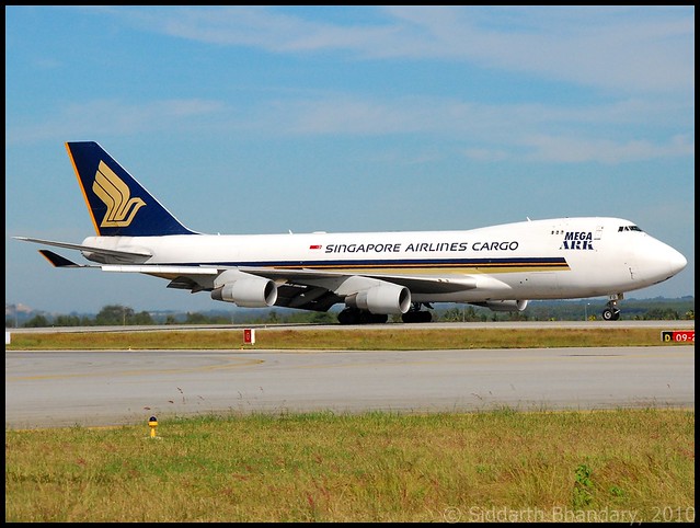 Airlines Cargo Boeing 747-400 F (9V-SFQ) landing