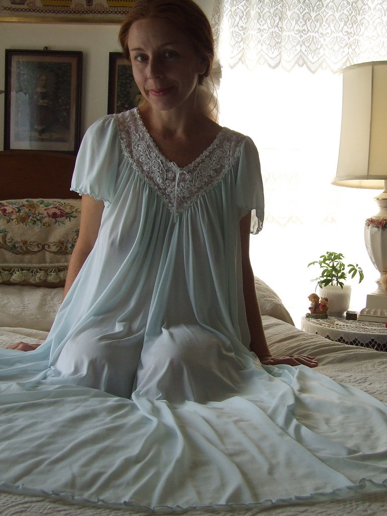 Miss Elaine Pale Blue Short Sleeved Nightgown 4.