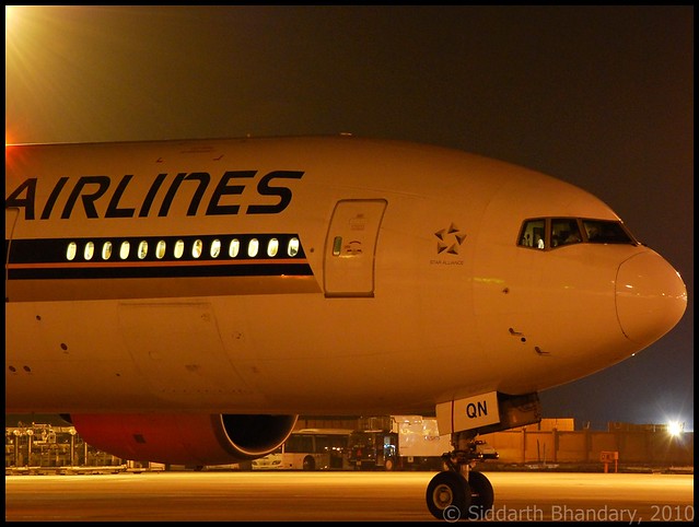 Singapore Airlines Boeing 777-200 (9V-SQN)