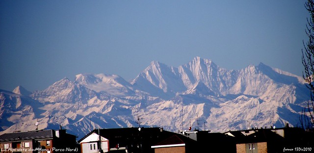 F4236 Massiccio del Mischabel (Vallese) a nord-est del Monte Rosa (ripreso dal Parco Nord di Milano) con il Dom (4.545 m.)