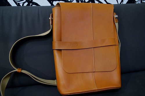 Soho Leather Shoulder Bag | www.loosenutscycles.com/2011/02/… | Flickr