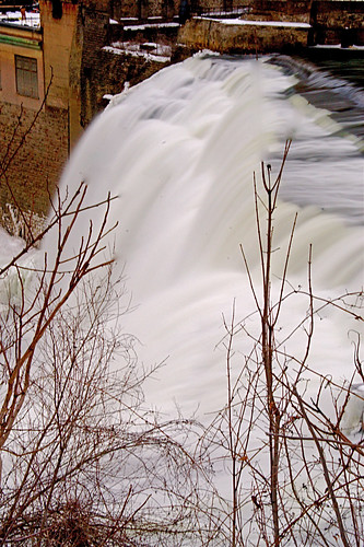 waterfall lowerfalls urbanwaterfall rochesterny geneseeriver whatatrip noiceonlysnow imaysticktofruitandhumidityphotography