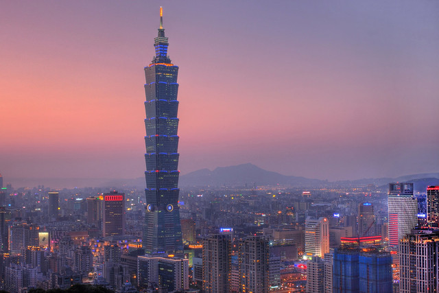 Taipei 101 HDR in the twilight 暮色中的台北101 (HDR作品)