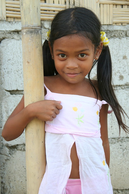 Asia - Philippines / Luzzon - preteen Philippine girl - a 