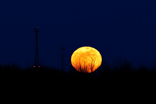 Super Moon Rising by Kevin's Stuff